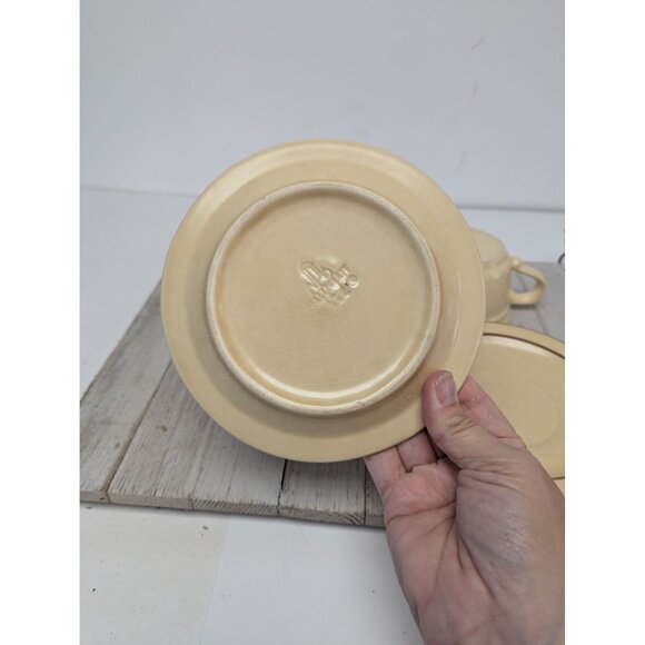 Pfaltzgraff Village Tan Set of 2 Cups and Saucer Plates USA - Picture 9 of 11